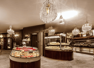 O tânără de 25 de ani salvează cea mai veche patiserie din Barcelona, cu o istorie de 200 de ani