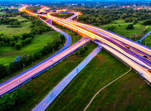 Transporturile resping taxele de autostradă, în ciuda noilor reglementări rutiere din UE - Impact asupra șoferilor și a economiei