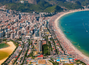 Bolsonaro mobilizează mii de susținători în Copacabana, afirmând că o alegere fără el nu ar fi democratică