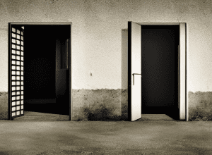Legile discriminatorii închid tot mai multe femei: Sărăcia, primul lucru condamnat
