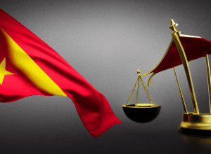 Două Documente Diferite în Cazul Iubitului lui Ayuso: Noi Dezvăluiri și Controverse