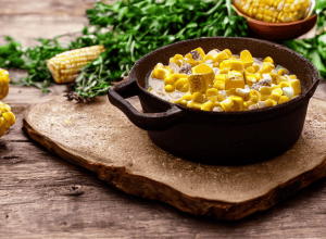 Rețeta clasică canariană: Costițe cu cartofi și porumb, un deliciu ușor de preparat