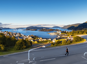Record Mondial! Norvegian desenează un penis de 120 km alergând