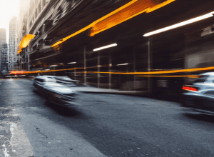 Duisburg: Șoferiță fuge după accident cu autobuz