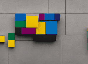 Lego dă în judecată blocurile anti-teroriste