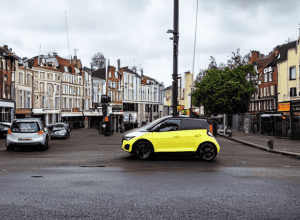 Rheinfelden: Furgonetă lovește Audi și fuge