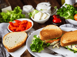 Cartea care celebrează chifla cu pește: Vedeta gastronomică!