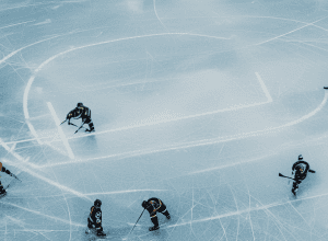 Bătaie în playoff DEL după fluierul final!