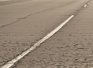 Accident grav: Tractor calcă o femeie în scaun rulant