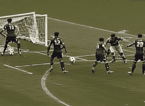 Ce doriți să comandați? - Un sandwich cu arbitru la pachet, vă rog!