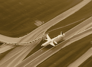 Aterizare de urgență pe autostradă - Pilot dă dovadă de nervi de oțel