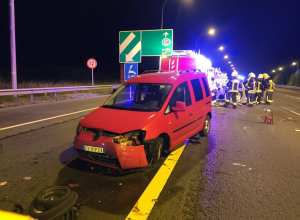 Mașină de familie s-a răsturnat - Bebeluș rănit în accident pe autostradă, spitalizat