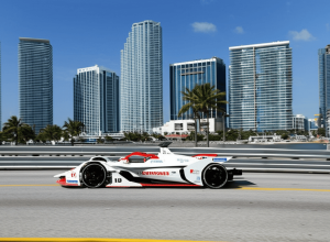 Pascal Wehrlein triumfă la Miami: Prima victorie a sezonului într-o cursă haotică