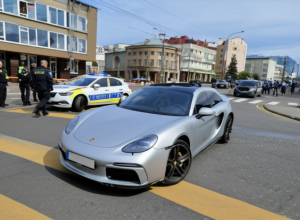 Accident în Speyer: Un șofer în vârstă de 88 de ani ignoră un Porsche