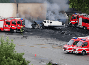 Tragedie la Salzgitter AG: Două victime în urma prăbușirii unui avion!
