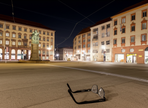 Altercație la Königsplatz, Augsburg: Ochelari Sparți