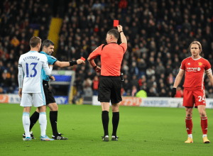 Superstar vede roșu - Mbappé, intrare brutală!