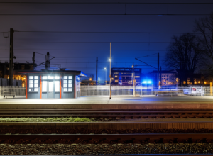Atac la poliție în Elmshorn: Tânără de 16 ani aruncă cu sticla în ofițeri