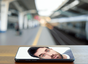 Selfie Demască Hoț de Telefoane în Kassel