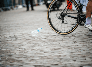 Tentativă de omor la cursa de ciclism Paris-Roubaix: Aruncătorul de sticlă s-a predat poliției