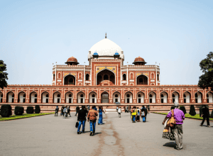 Söder își întrerupe călătoria în India din cauza problemelor digestive