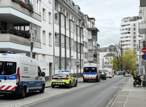 «Alertă la Frankfurt: Senioară amenință cu gaz»