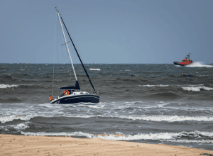 Apel de urgență în Marea Nordului: Familie salvată de pe iaht eșuat