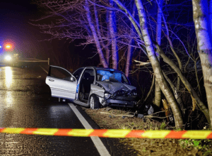 Accident Rutier Grav: Șofer Mercedes Mort După Impact cu Copac