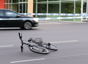 Bielefeld: Șofer lovește biciclist și fuge de la locul accidentului