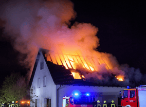 Incendiu Eystrup: Un deces în mansardă