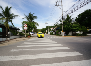 Miracol în Thailanda: Copil de 2 ani nevătămat, părinți germani răniți grav într-un accident cu taxiul