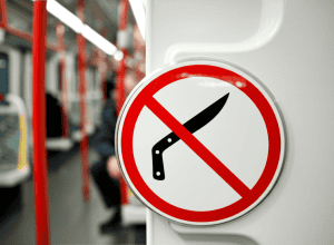 Noua ordonanță - Berlin interzice cuțitele în autobuze și trenuri