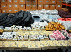 Oprit de vameși - 40.000 de pastile Viagra falsificate găsite la frații dealeri