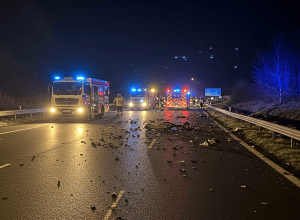 Accident pe A59 lângă Duisburg: Doi oameni au murit în epavă