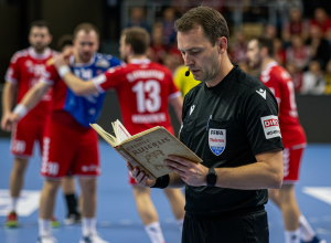 În mijlocul jocului - Arbitrii răsfoiesc brusc regulamentul