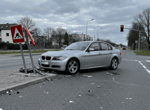 Karlsruhe: BMW lovește un refugiu și fuge de la locul accidentului