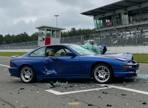 BMW de lux cu 530 CP, condus de un tânăr de 19 ani, s-a izbit de o casă de bilete pe circuitul Hockenheimring