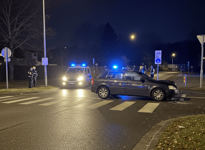 Accident grav în Veilsdorf: Șoferiță de 18 ani intră într-o zonă pietonală