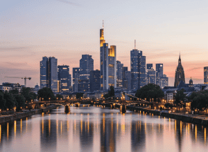 Acum 10 ani - Skibbe: Ce iubesc la Frankfurt