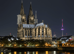 Iluminare LED pentru simbolul orașului: Domul din Köln are lumini noi