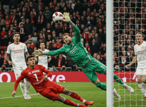Clauza dezvăluită: Cum se prelungește contractul lui Trapp cu Frankfurt!