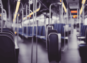 Hamburg: Tânăr (19 ani) atacat xenofob într-un autobuz