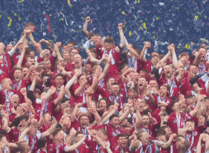 Fostul club al antrenorului lui Bayern, Kompany, sărbătorește promovarea