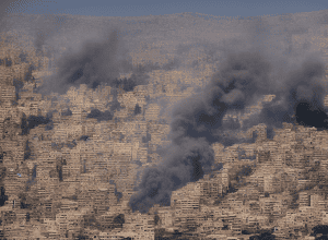 Israel atacă o suburbie a Beirutului după un apel la evacuare