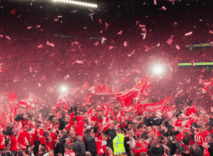 Liverpool, campioană în Premier League! Salah sărbătorește cu un selfie pe teren