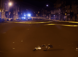 Operațiune amplă a poliției pentru prinderea autorului – O persoană înjunghiată mortal în fața unui bar