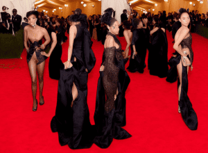 Met Gala 2025 la New York: Vedetele au uimit cu ținute îndrăznețe pe covorul roșu