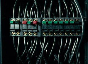 Femeie escrocată de un electrician de urgență: 447 de euro pentru o reparație proastă și fără factură