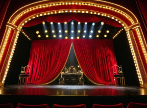 Sarah Engels, săruturi pasionale pe scenă la "Moulin Rouge" sub privirea soțului