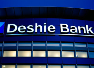 Deutsche Bank se confruntă cu critici din partea clienților pentru noua sa carte de credit Miles & More